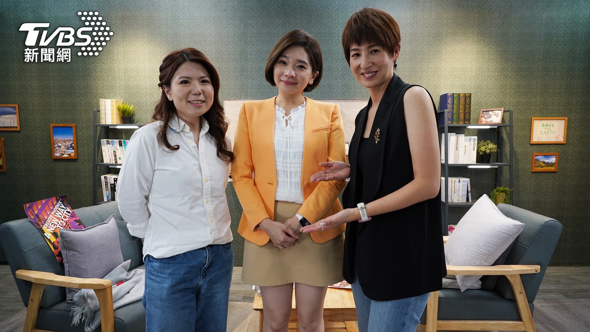 《新聞幕後》「矽沙漠崛起－錢進亞利桑那」，主持人夏嘉璐（右）首集邀請主播彭惠芸（中）、記者黃貞怡（左）分享當地觀察（圖TVBS）
