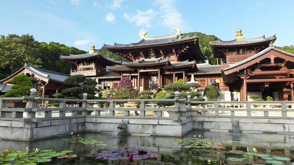 坐落於鑽石山的志蓮淨苑,是一座不燒香火的清幽道場。(圖/翻攝自臉書志蓮淨苑)