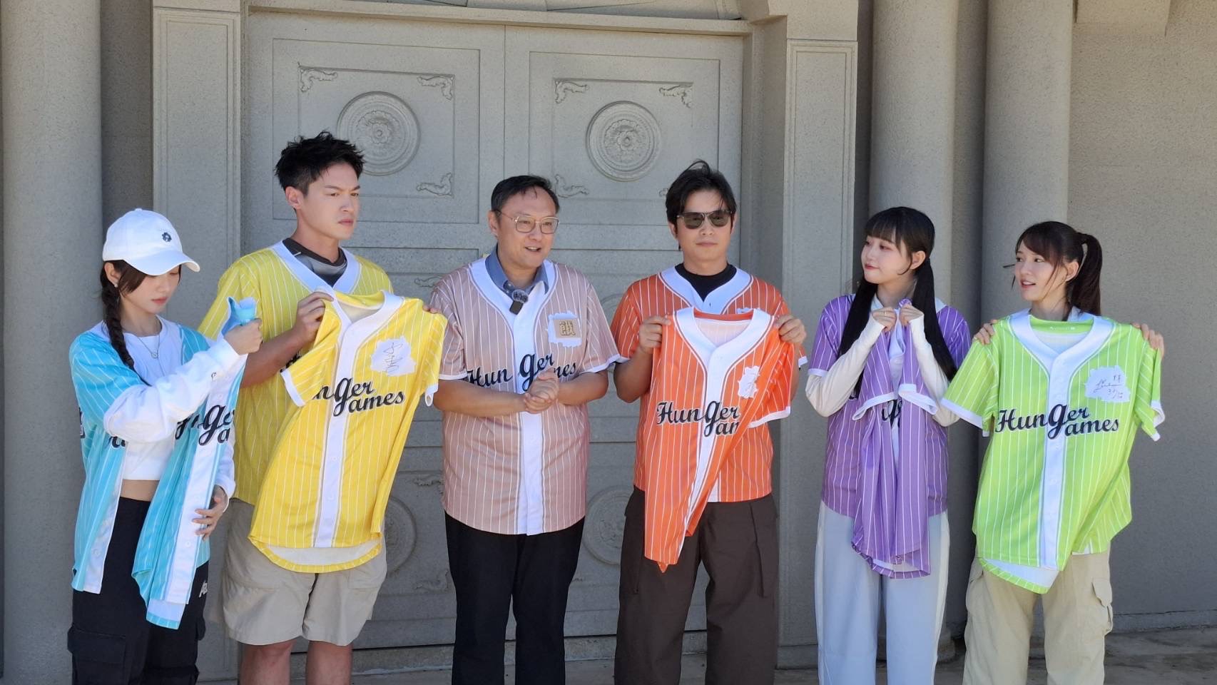 鄭照新攜手《飢餓遊戲》宣傳臺中鍋烤節  邀全民投票抽限定簽名球衣