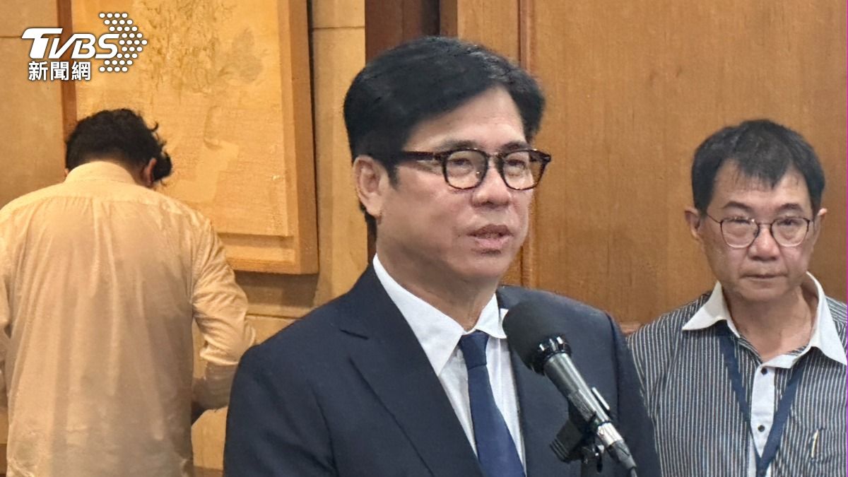 高雄市長陳其邁表示,在釐清油品資訊後,才會放行中聯油重新上架。(圖/陳正敬攝)