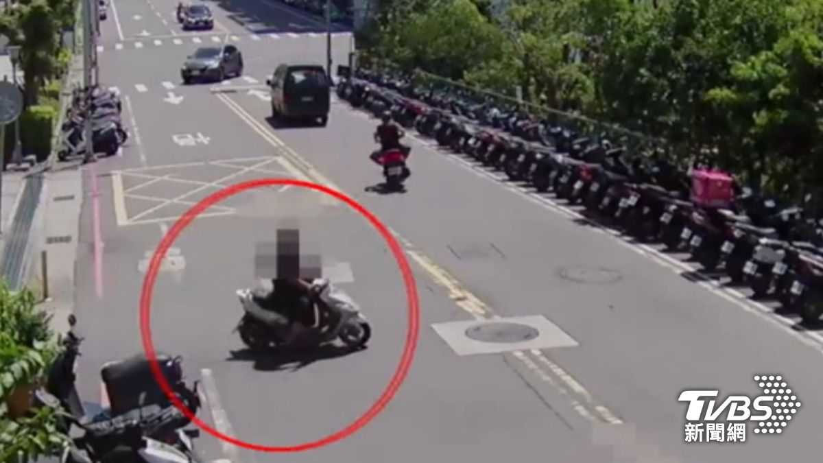 新北三峽一名男子不只無照，連機車都是偷來的，這已經是他短短半個月內第四次無照違規。（圖／TVBS）