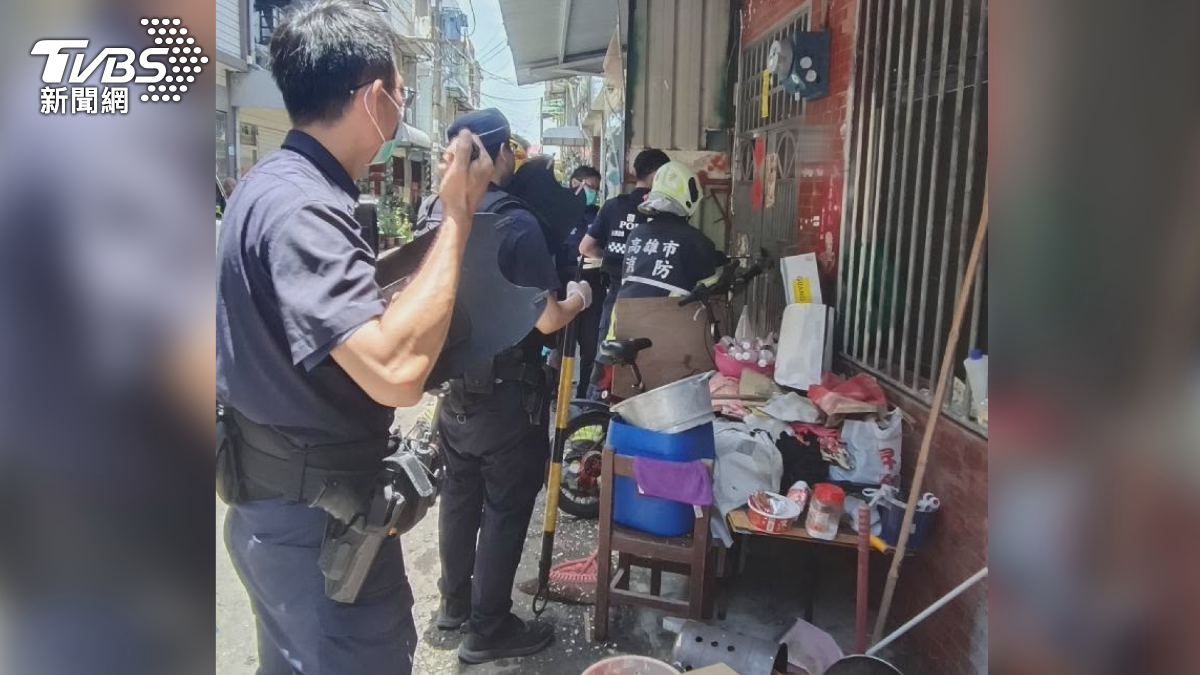 張姓女子的姊姊長時間替妹妹善後,口氣充滿無奈,表示不可能24小時都跟在她身邊,她老是出狀況,鄰居和家屬都希望能透過公權力,還給當地居民安寧生活。(圖/里長提供)