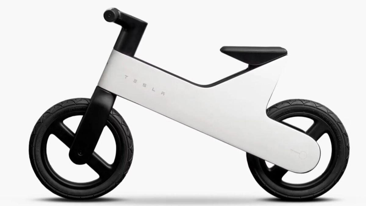 Tesla首款二輪產品為2至5歲孩童專用的平衡車，225美元（約新台幣7,269元）正式登場。（圖／Tesla提供）