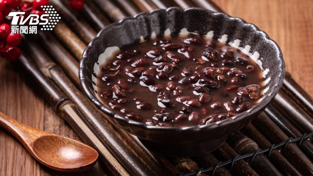 一碗薏仁紅豆湯或銀耳蓮子湯，就是優質的夏日保養。（示意圖／shutterstock達志影像）