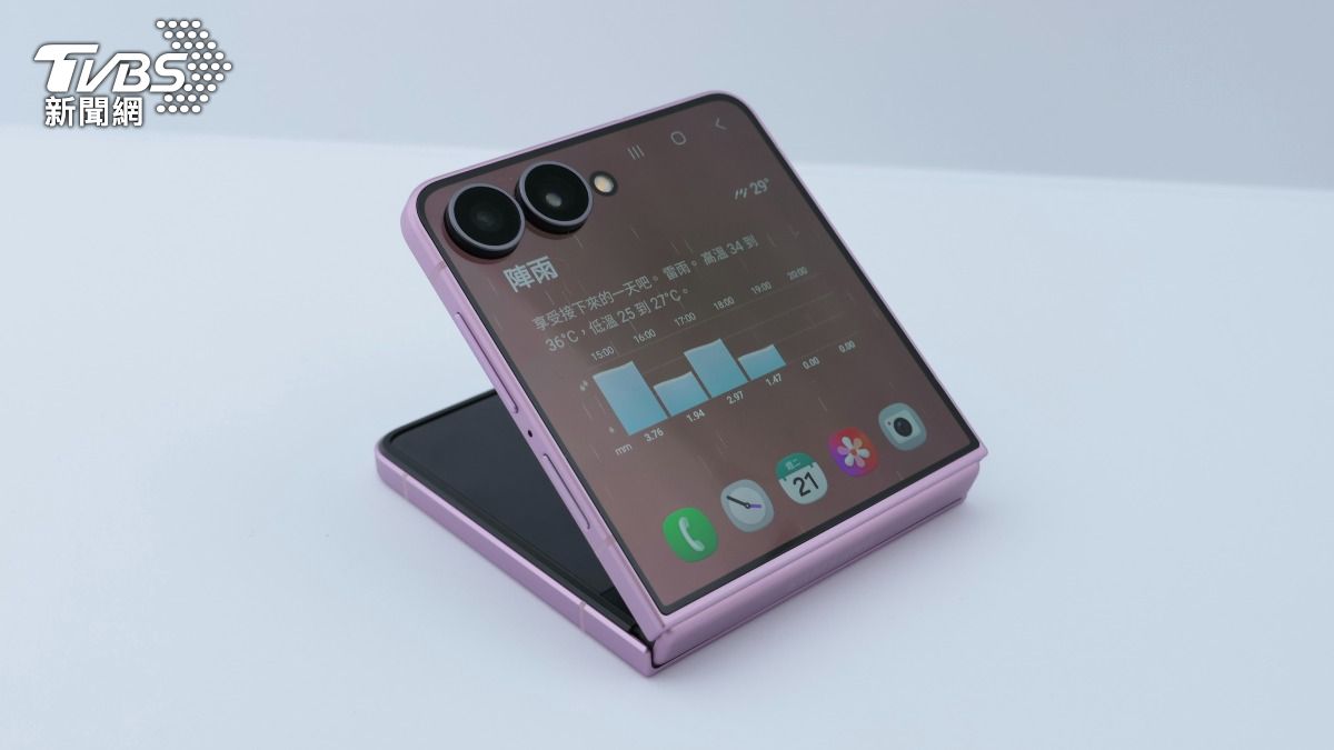 Galaxy Z Flip8。（圖／潘建樺攝）
