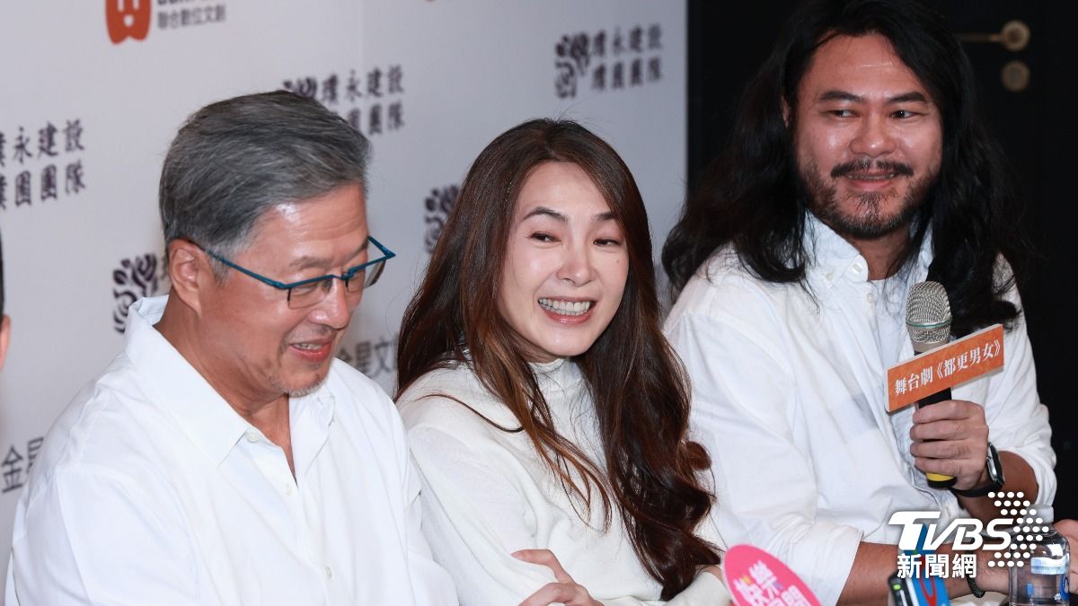 曾珮瑜（中）直言台灣生育相關法律落後。（圖／趙世平攝）