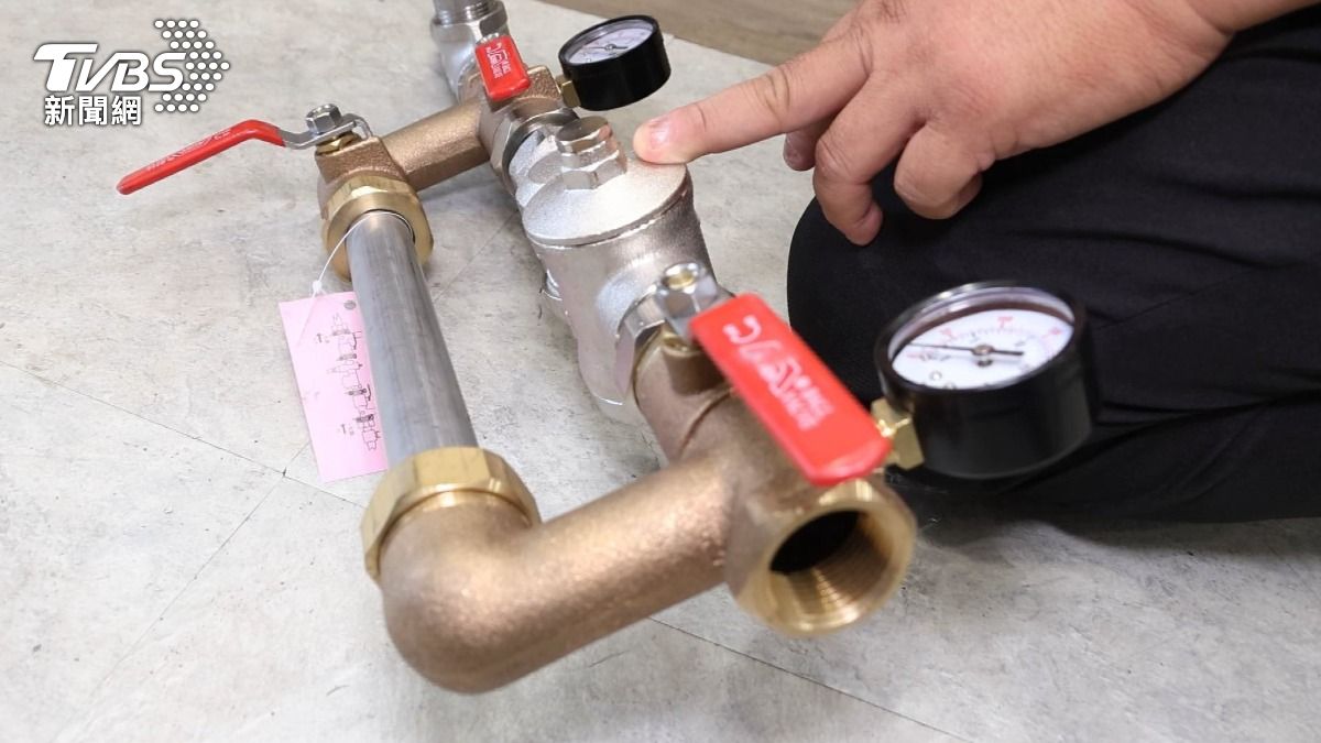 黃仁勳預言：水電工．建築工是AI時代最缺新貴