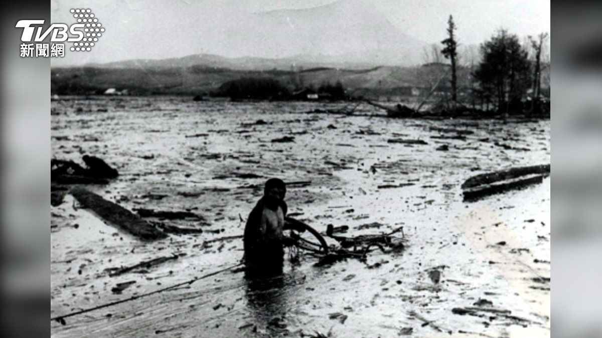十勝岳在1926年的噴發,還引發融雪型火山泥流,帶走144條生命。(圖/美瑛町政府提供)