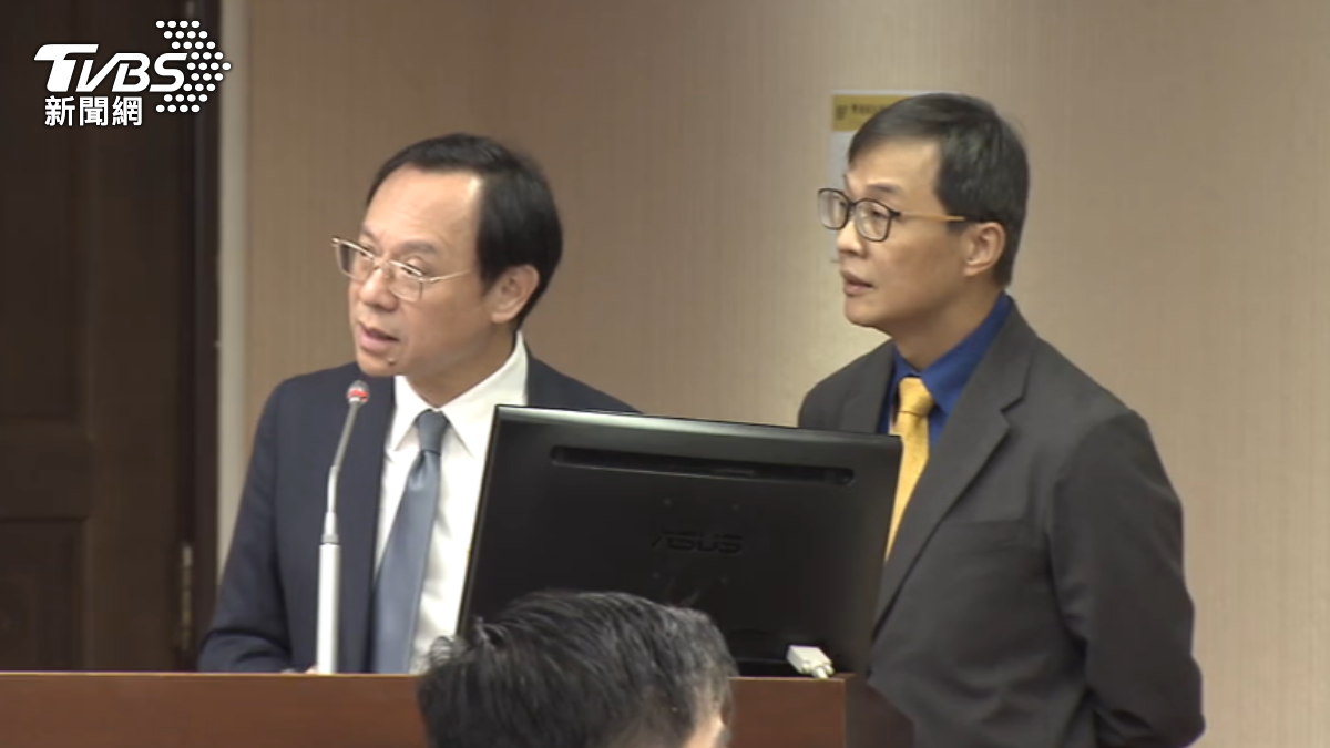 石崇良嚴正否認署長下台傳聞,食藥署長姜至剛低調表示還有很多事要做。(圖/TVBS)