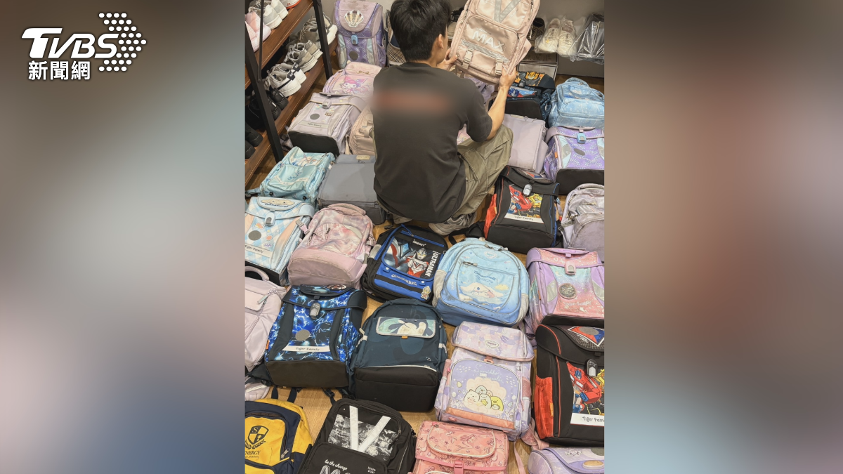 暑假書包送洗潮,高雄業者「週收30個」,家長揪團訂單爆滿。(圖/TVBS)