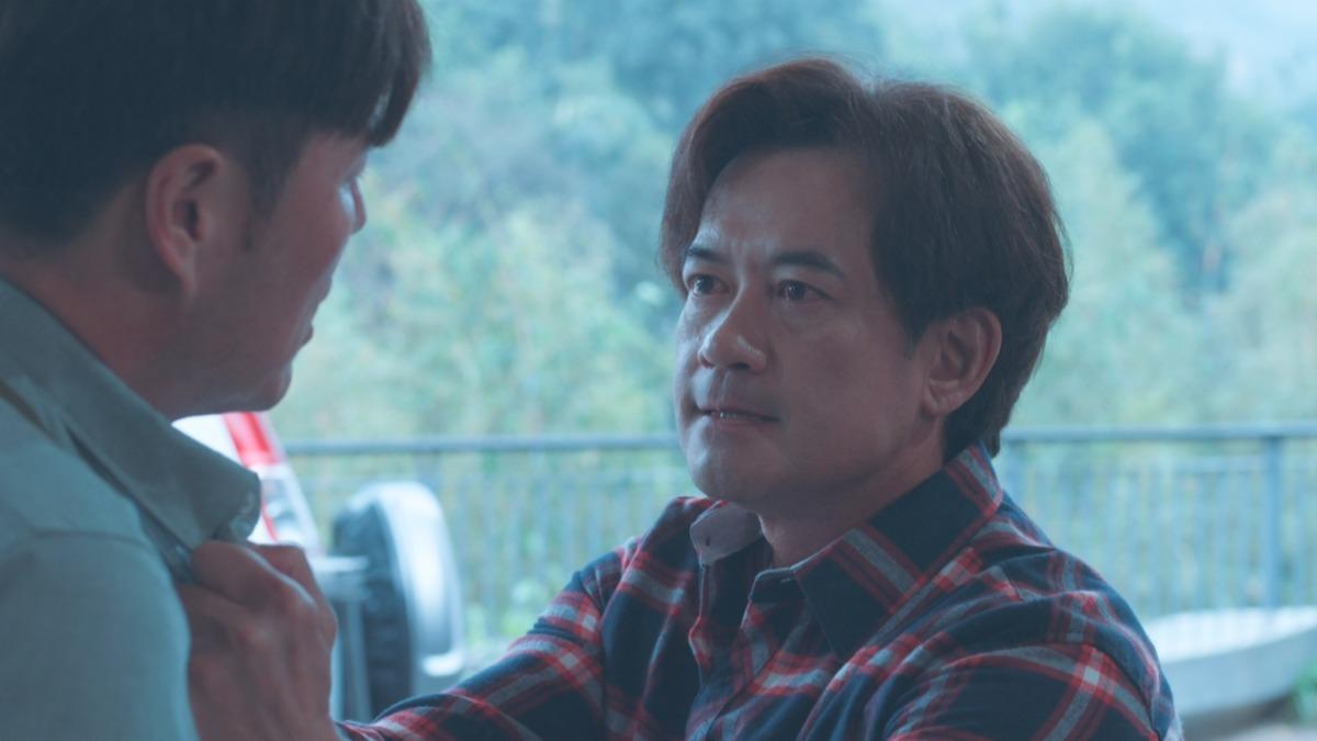 柯叔元（右）劇中氣炸對劉至翰大打出手。（圖／民視提供）