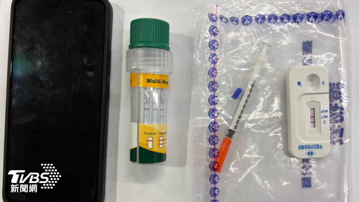 警方於機車車廂內起獲使用過的海洛因注射針筒,陳男經唾液快篩呈安非他命陽性反應涉嫌毒駕。(圖/TVBS)
