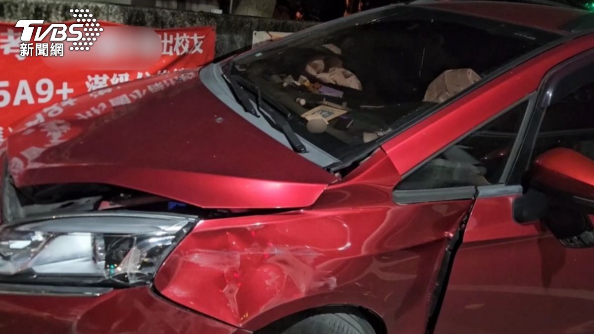 所幸車內母女三人均無大礙。(圖/TVBS)