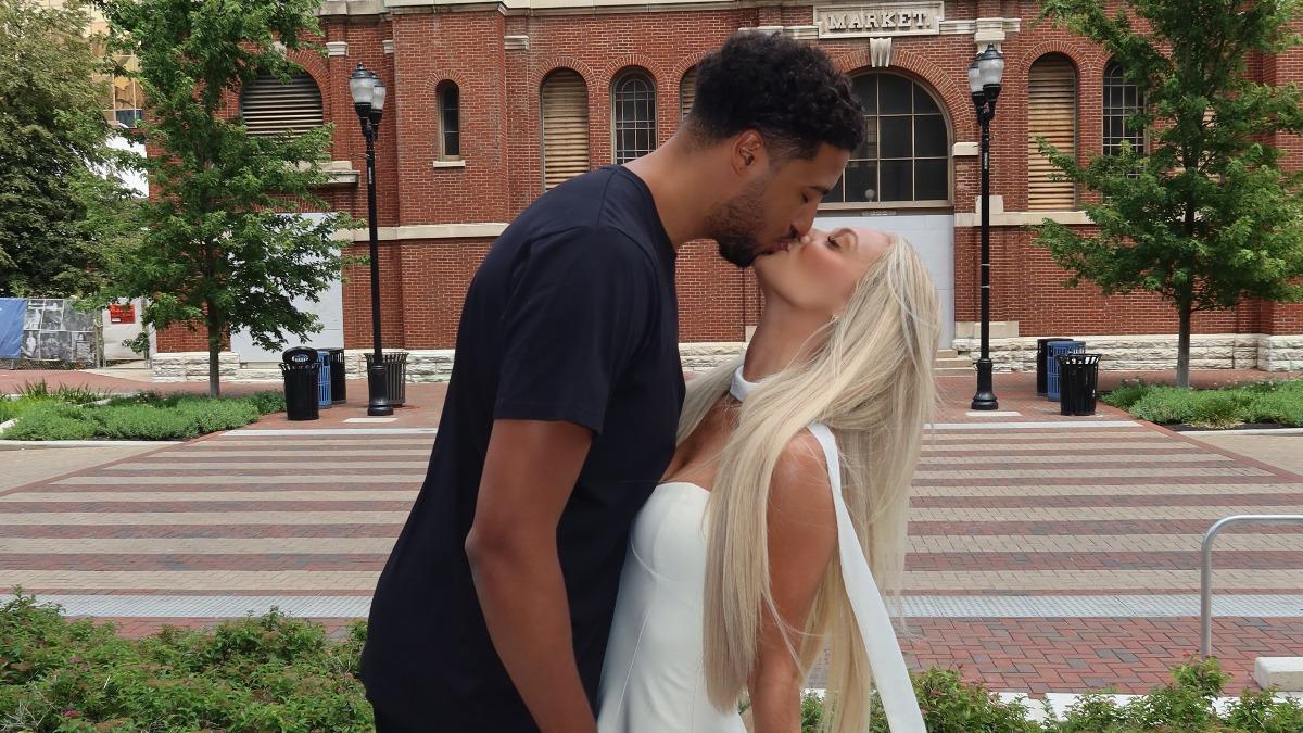 NBA／愛情長跑7年！溜馬球星哈利伯頓和啦啦隊女友登記結婚