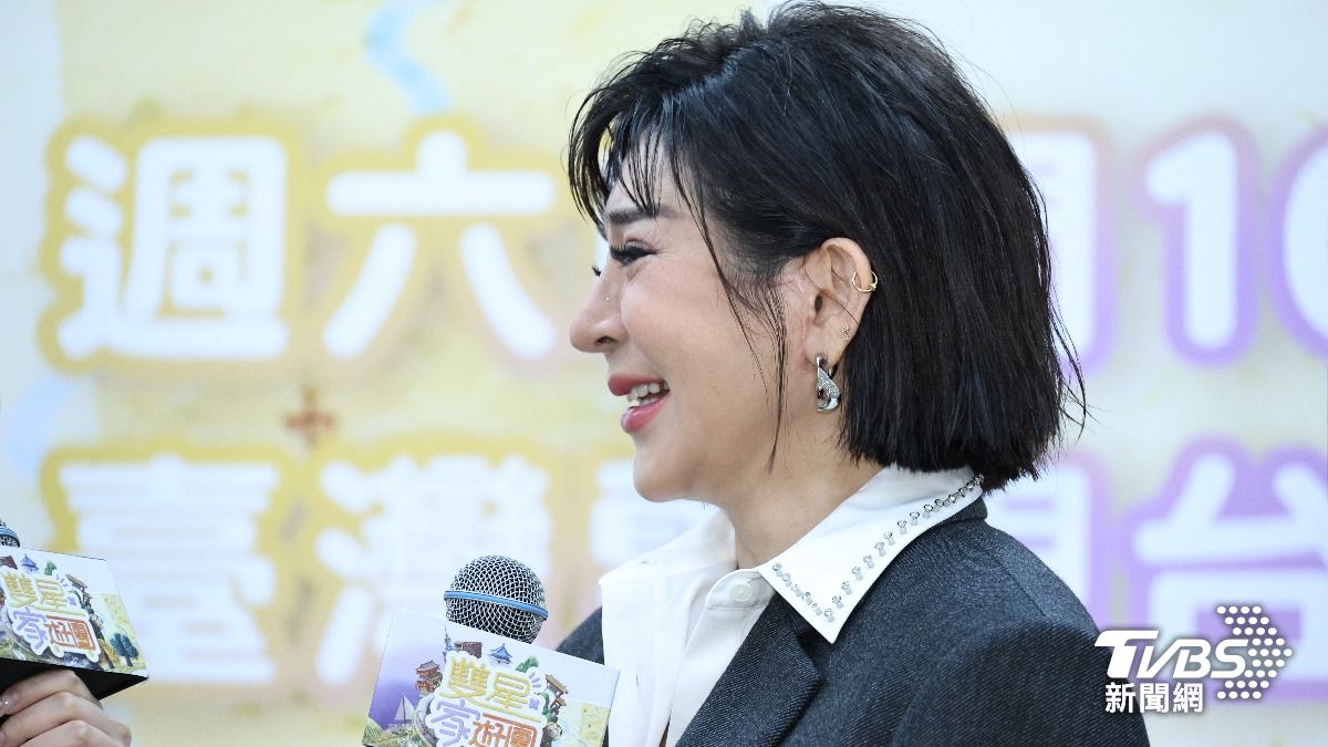 王彩樺鼻子下個月修復完成,耳朵旁被發現有道傷疤。(圖/張哲鳴攝)
