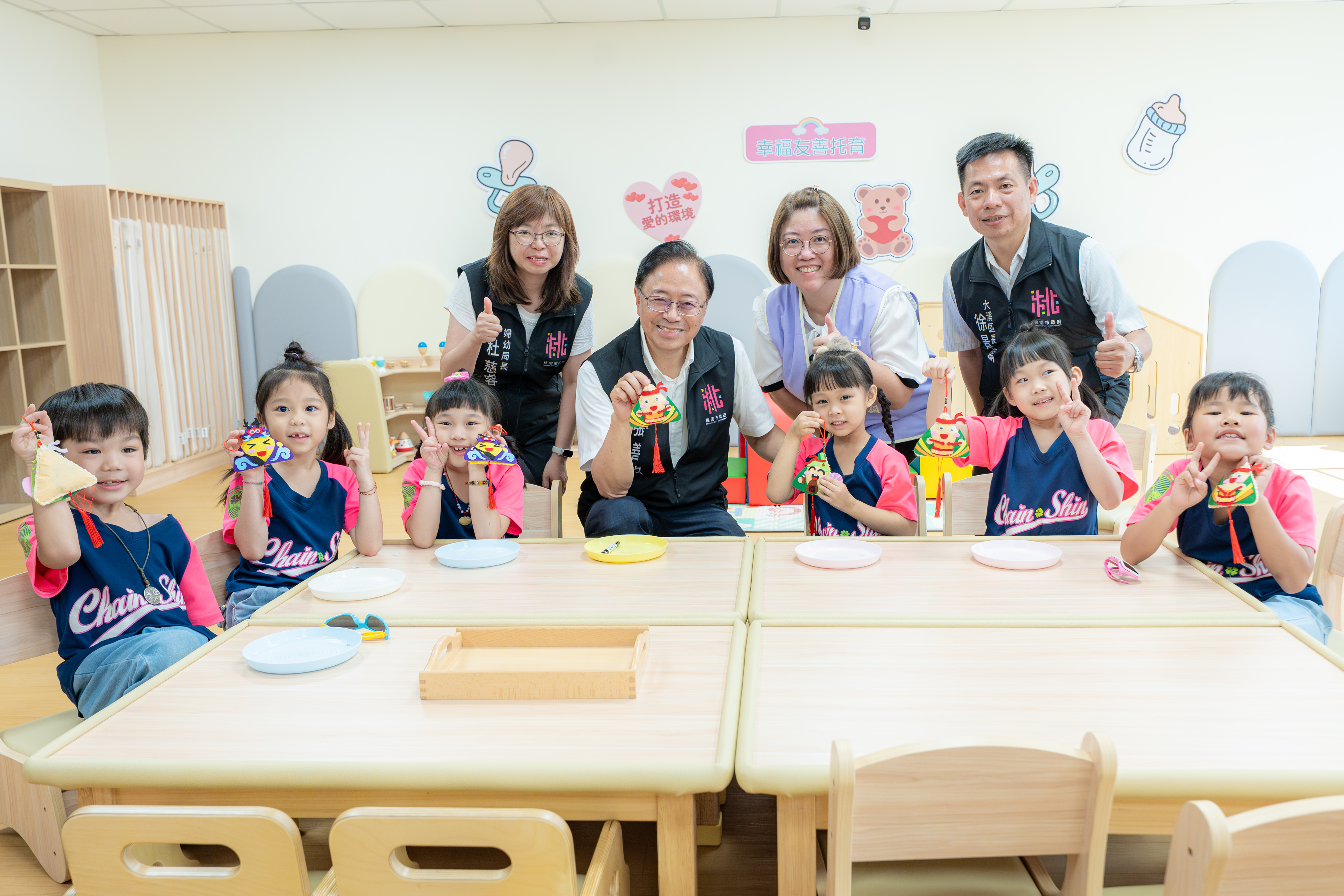 桃園婦幼三大補助升級 全台首創配偶也能搭「好孕專車」