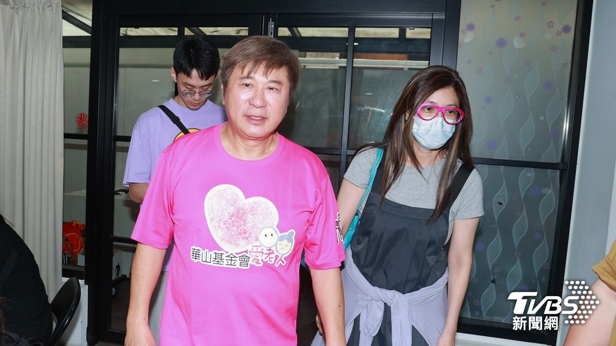 胡瓜出席公益活動，老婆丁柔安愛相隨。（圖／黃城碩攝）