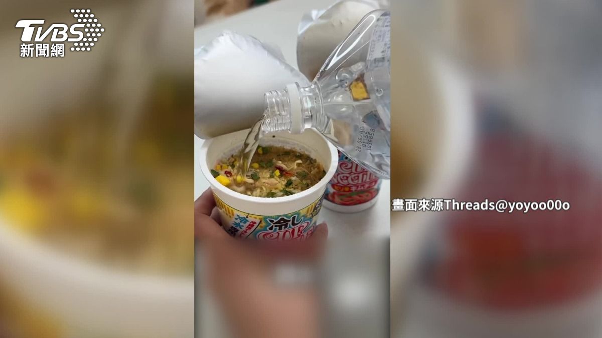 日本有品牌近期推出冷水泡麵。(圖/TVBS)