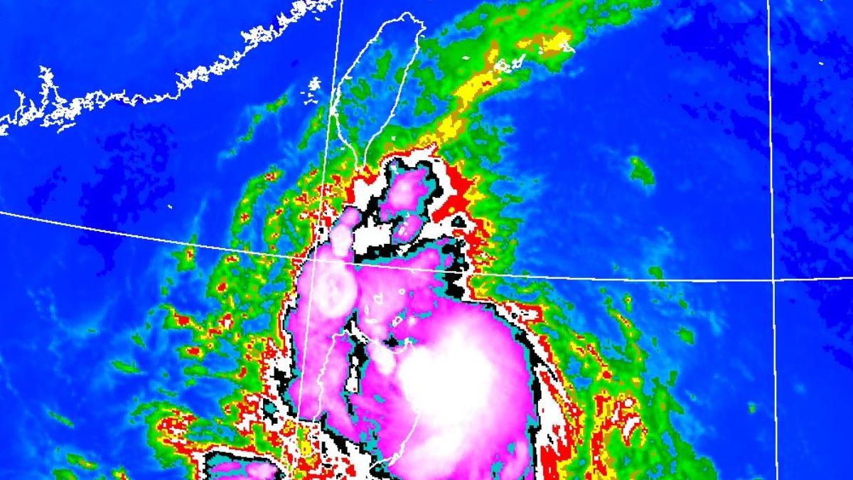 天氣/紅霞颱風進逼!今風雨「愈晚愈猛」 2區恐致災