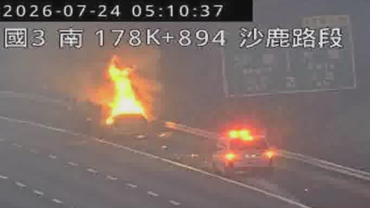 國3沙鹿段火燒車！小客車追撞大貨車　駕駛受困活活燒成焦屍