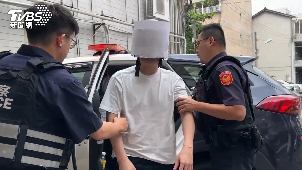 狂轟商辦10槍！攜衝鋒槍和20發子彈投案　槍手身分揭曉　