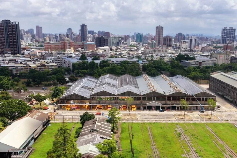 台鐵機廠親子遊樂園-高雄親子遊樂園區-高雄鐵道文化-半室內遊樂場