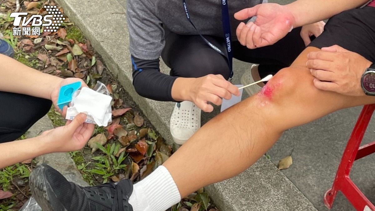長輩跌倒別急著扶！醫師「教這招」急救口訣與居家防跌重點  (圖/TVBS)