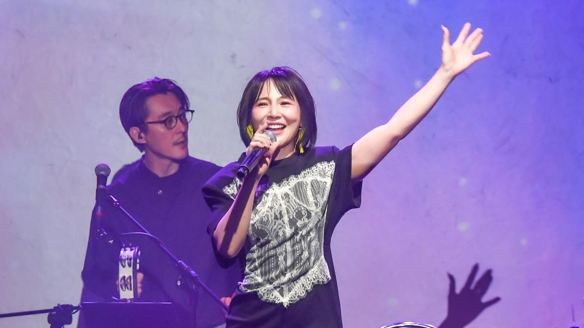 《星光》女歌手寵粉出手了！獻入行18年初體驗　還忍痛做一事