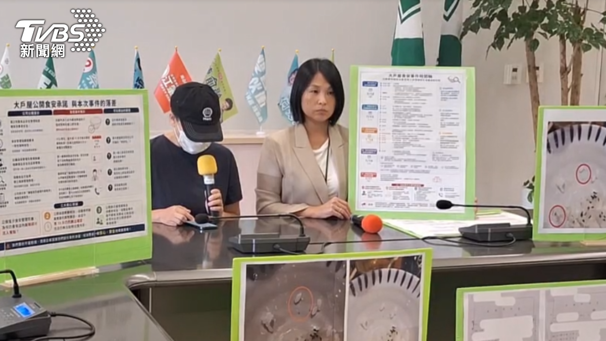 市議員張家銨陪同開記者會。(圖/TVBS)