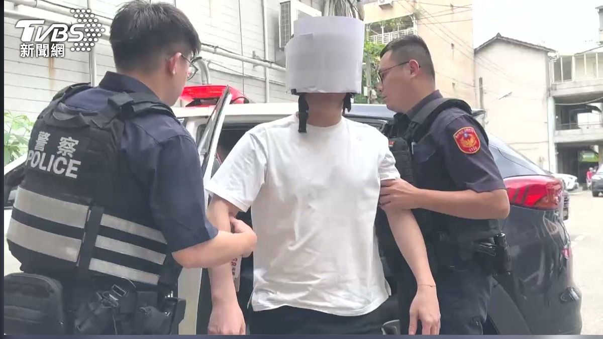 男持衝鋒槍轟商辦 立刻到苗栗頭份分局投案(圖/TVBS)
