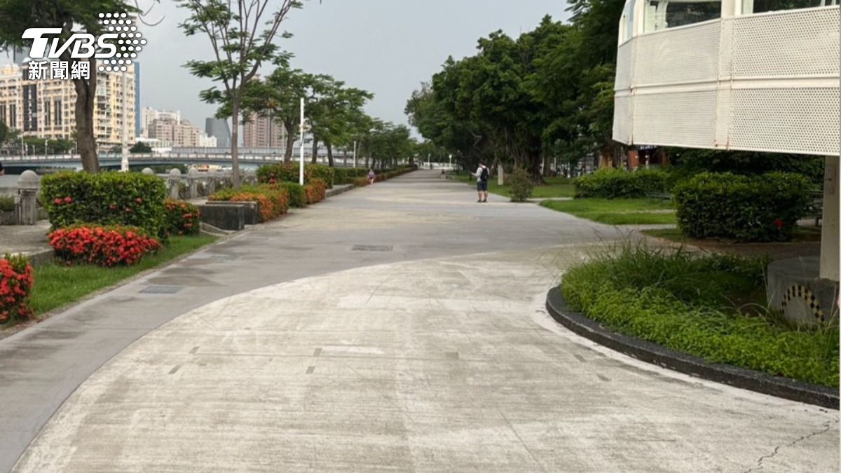 高雄鹽埕路旁驚見男屍!警消到場已明顯死亡