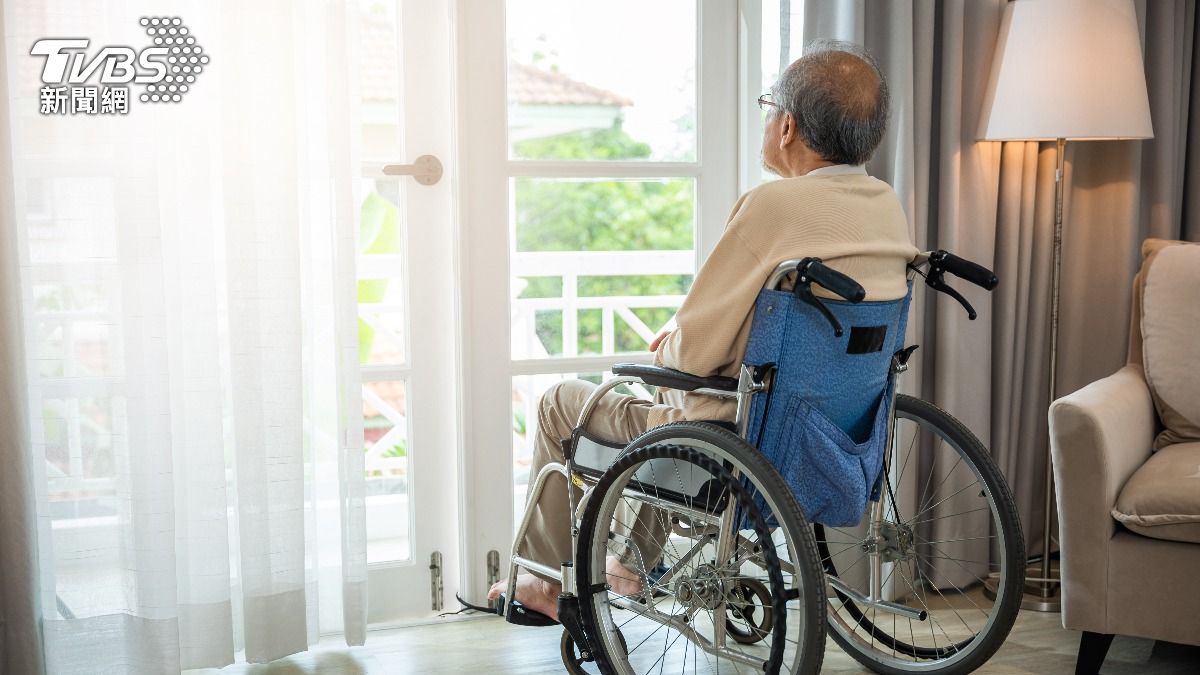 每月給萬元孝親費!老父突喊「不用再給」 兒衝回家驚見心碎真相