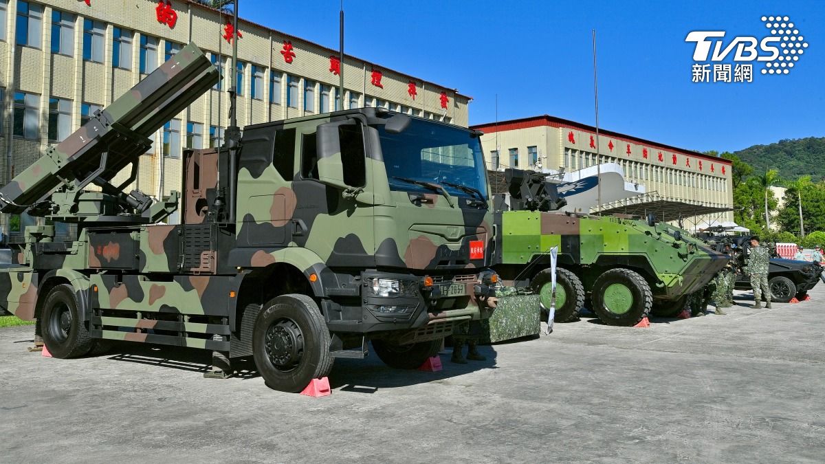 國軍展出各式地面裝備。(圖/胡瑞麒攝)