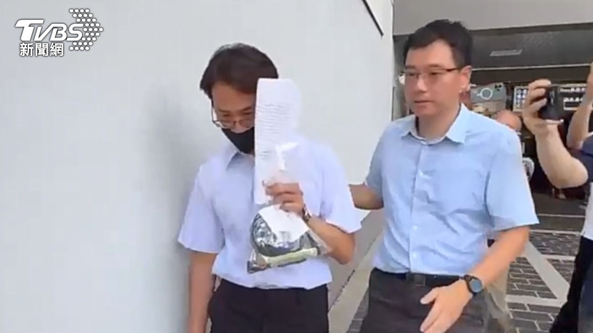 中聯廠長陳明榮（左）以100萬元交保。（圖／TVBS）