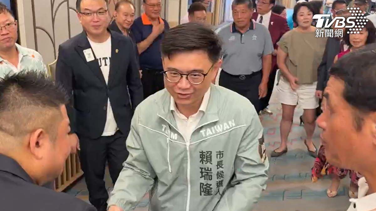 賴瑞隆25日一早出席後援會成立活動，不少地方長輩到場力挺。（圖／TVBS）