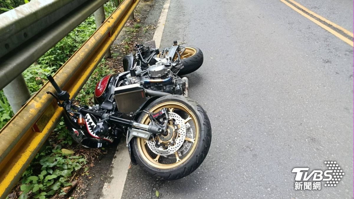 快訊/北宜34歲重機騎士過彎超車打滑 重摔傷重不治