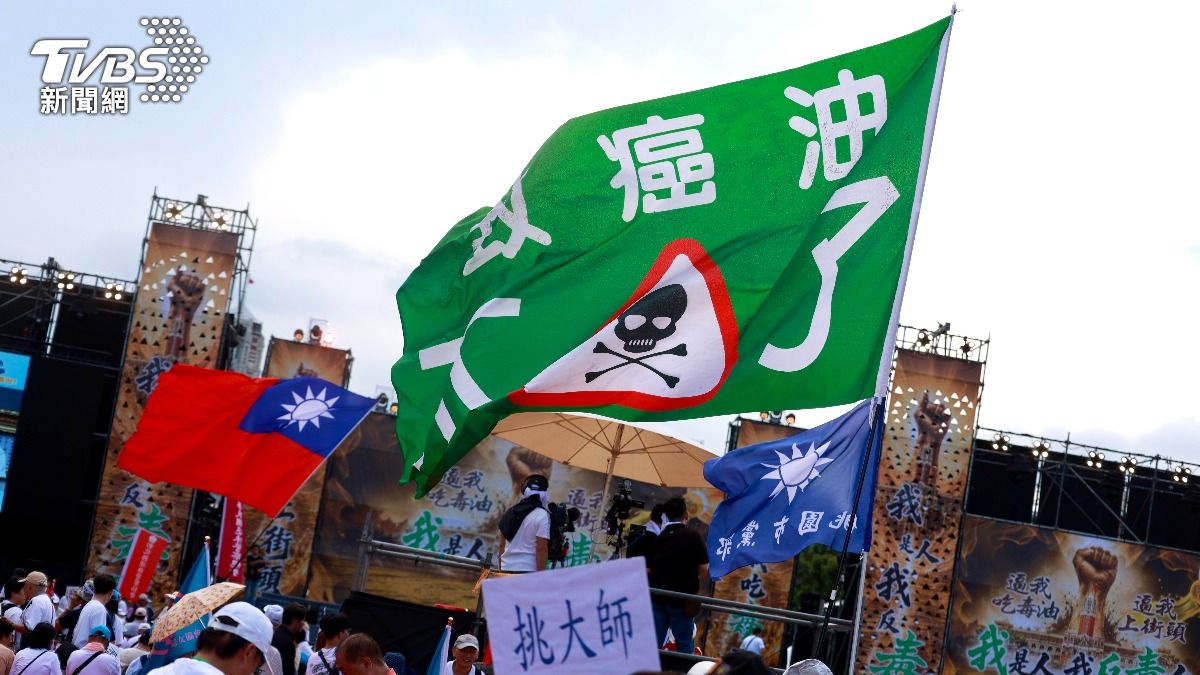 藍白合發雞排！凱道反毒油　張斯綱嗆林靜儀「雞排無罪」