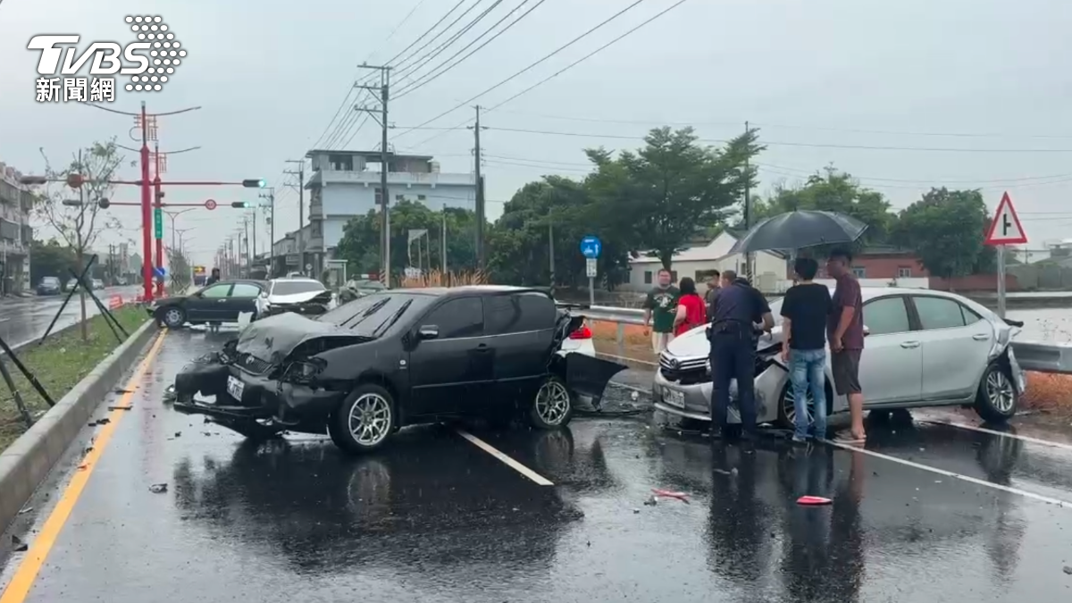 嘉義媽祖大道「毒駕連環撞」3人緊急送醫　驚悚撞擊瞬間曝