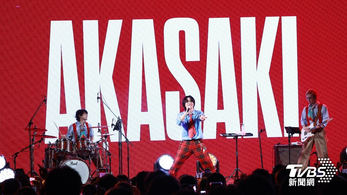 20歲前最後演出!AKASAKI突襲華山3千人搶看 想吃台灣飯糰再長3cm