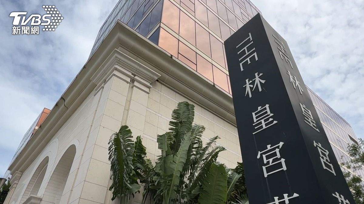 社群平台徵才要小心，最近有網友在脆看到有劇組在徵「婚禮賓客臨演」，「4hrs領2千」民眾主動致電場地方求證後，驚覺遭到詐騙。（圖／TVBS）