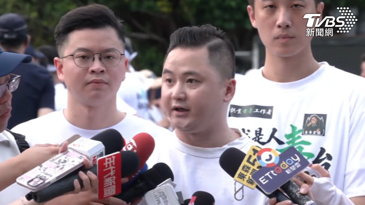 刑事局於影片上架不到2天便派員至製作人韋淳祐家中關切。(圖/TVBS)