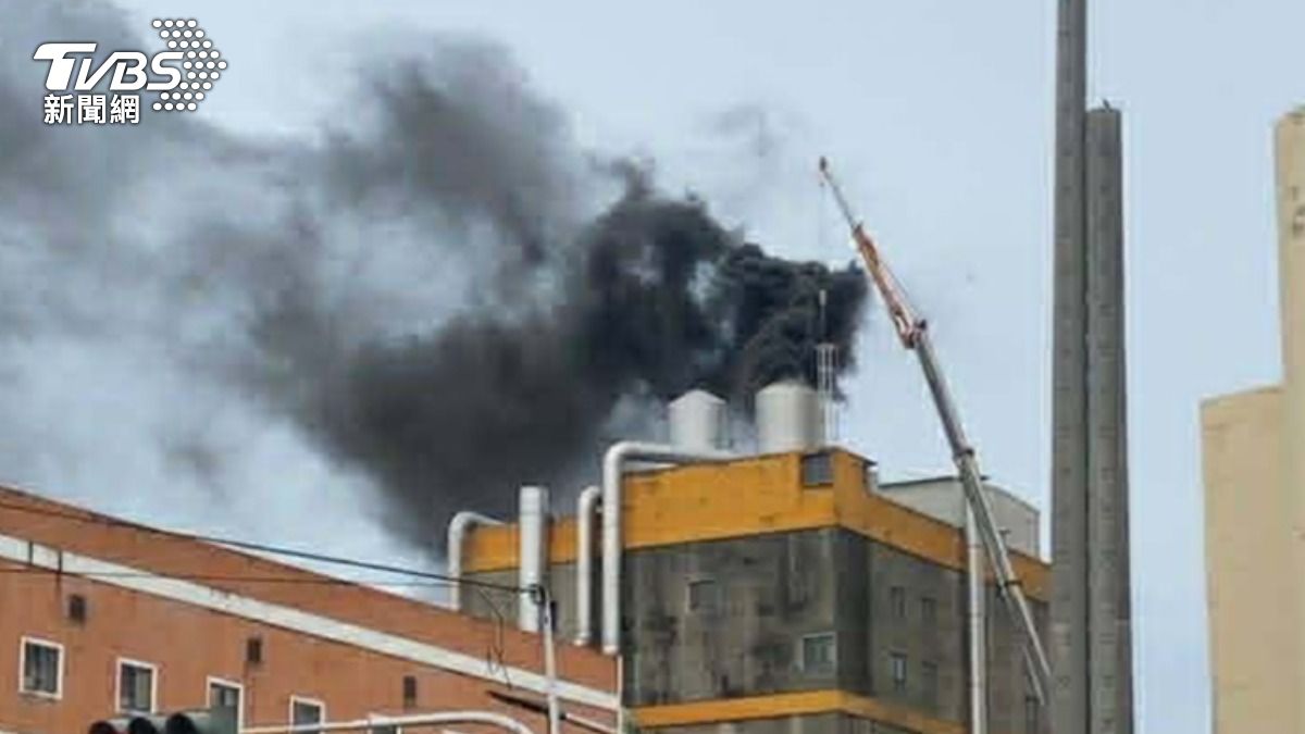 捲致癌油又遇火劫！福壽沙鹿廠頂樓竄黑煙　最高恐吞500萬罰單