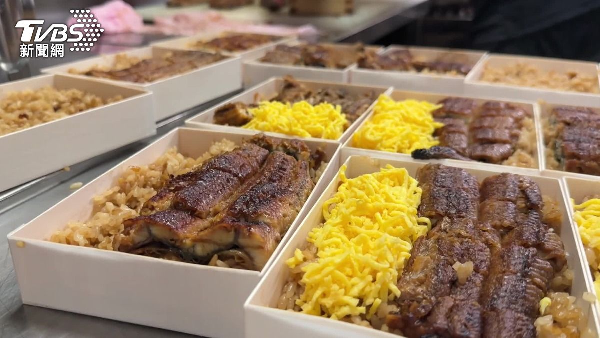 業者推出限量100份的「鰻蒸竹定食」外帶便當買一送一。（圖／TVBS）