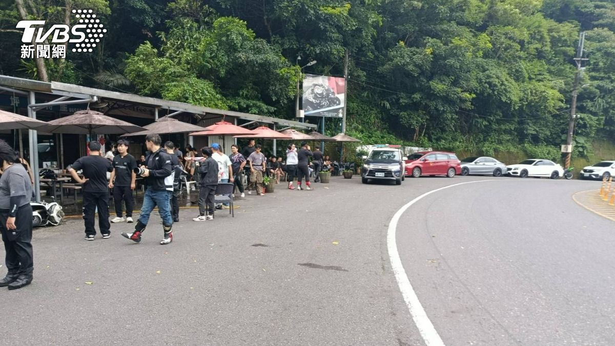 北宜公路財貿灣是許多車友、攝影師聚集的熱門點位。(圖/TVBS)