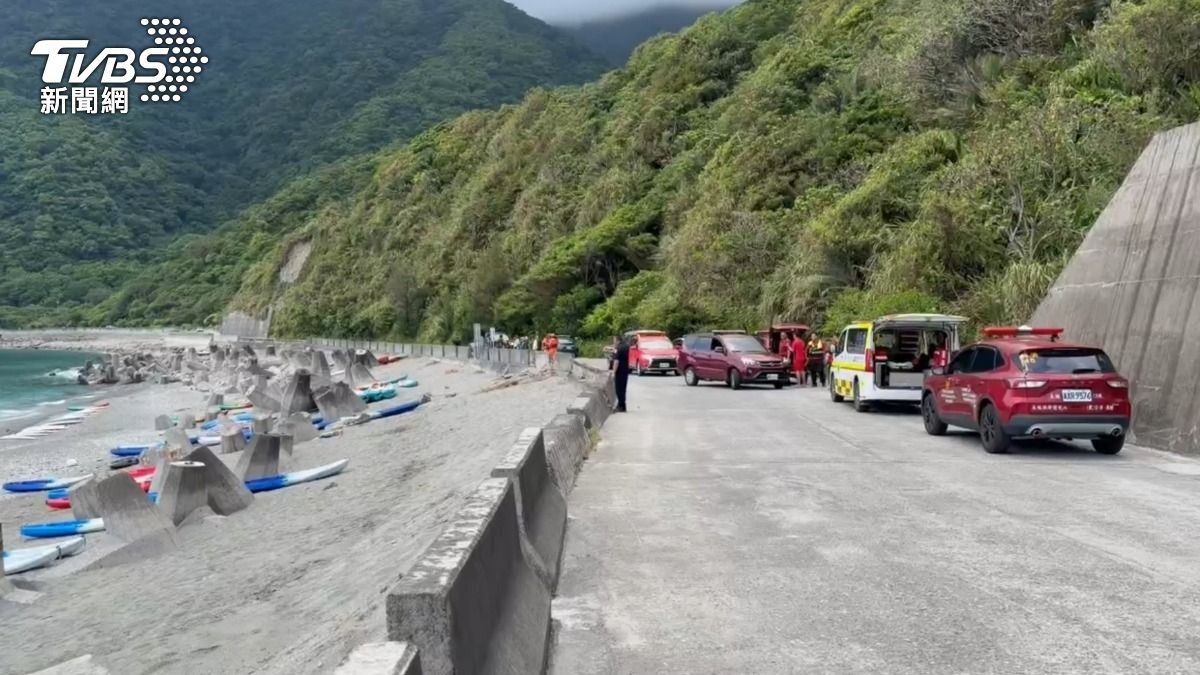 宜蘭東澳粉鳥林海灘稍早傳出落水意外,1名女子被救時已明顯死亡。(圖/TVBS)