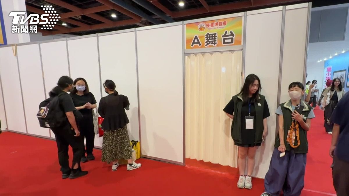 日本知名漫畫的作家在漫博舉辦簽名會。（圖／TVBS）