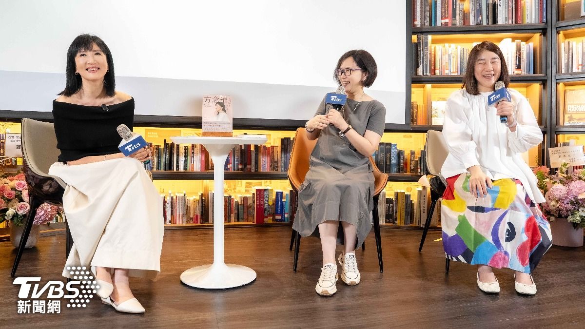 發表會特別邀請誠品董事長吳旻潔(右)、《名人書房》金鐘主持人詹慶齡(中)。(圖/TVBS)