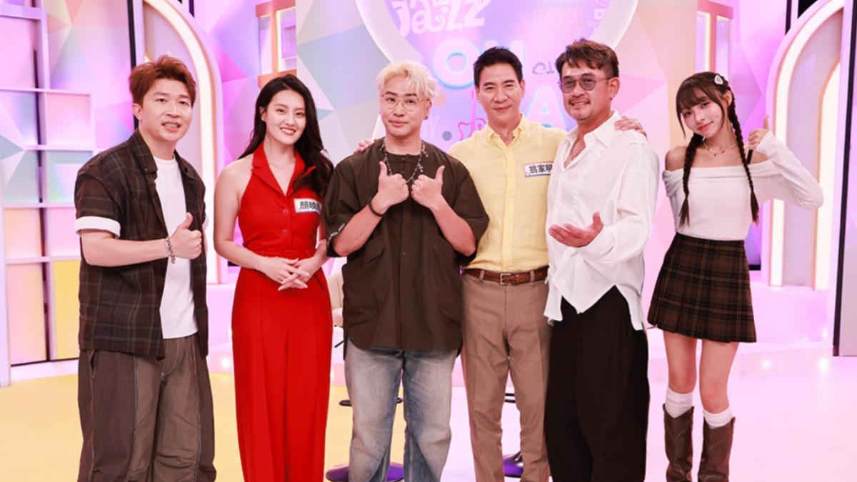 張立東(左起)、顏曉筠、歐漢聲、翁家明、柯叔元、林襄進棚錄影。(圖/中天電視提供)