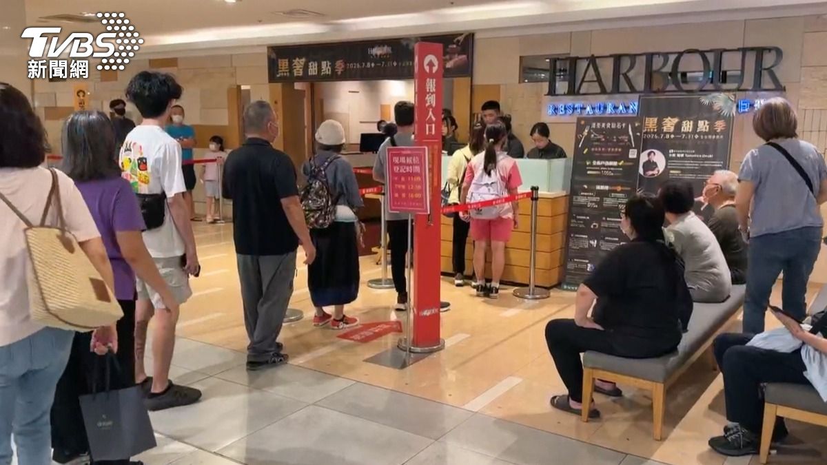 影音/吃到一半老鼠衝出來! 高雄百貨Buffet秒變「全員逃走中」