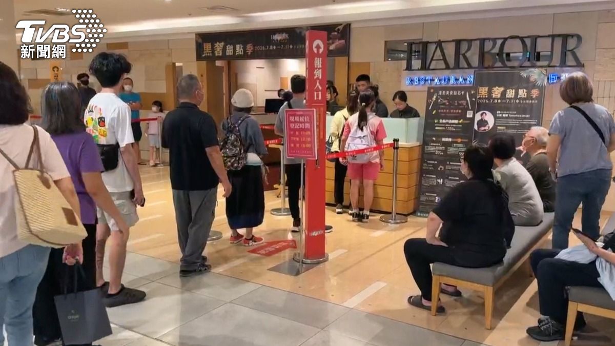 高雄Buffet驚見老鼠亂竄,員工上演「全員逃走中」,整間餐廳瞬間陷入騷動。(圖/TVBS)